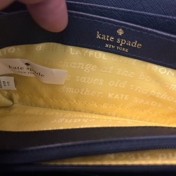 Kate Spade - Hawaii Exclusive Cedar Pineapple Long Zip Around Wallet - Picture 4 of 4